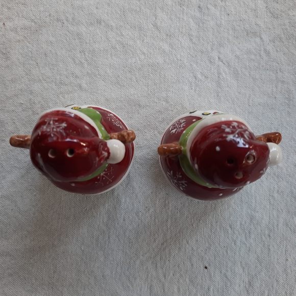 Pair of Vintage Ceramic Snowmen Salt and Pepper shakers - Picture 4 of 5